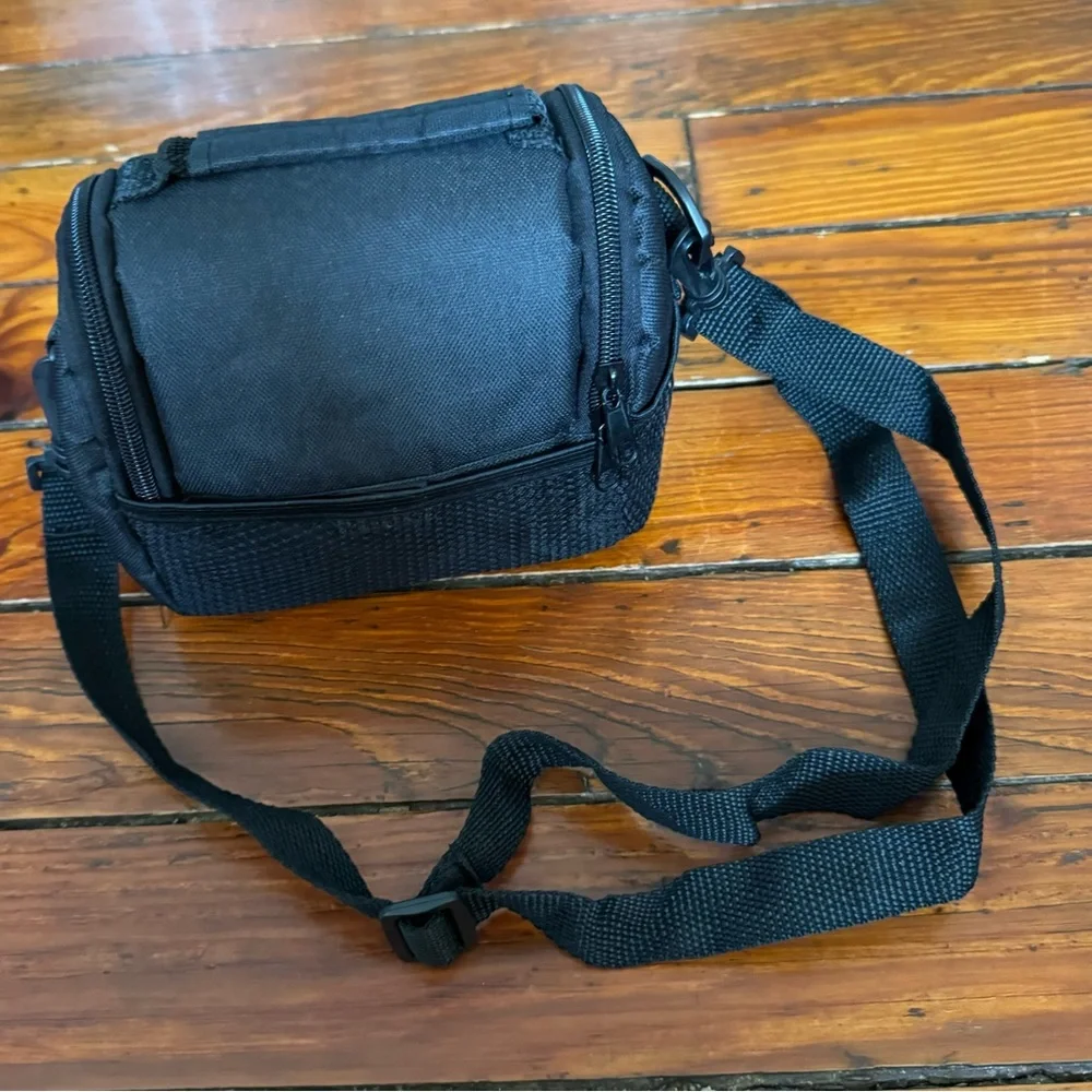 Digpro Compact Fit Design Deluxe Gadget Bag for Cameras/Camcorders Black
